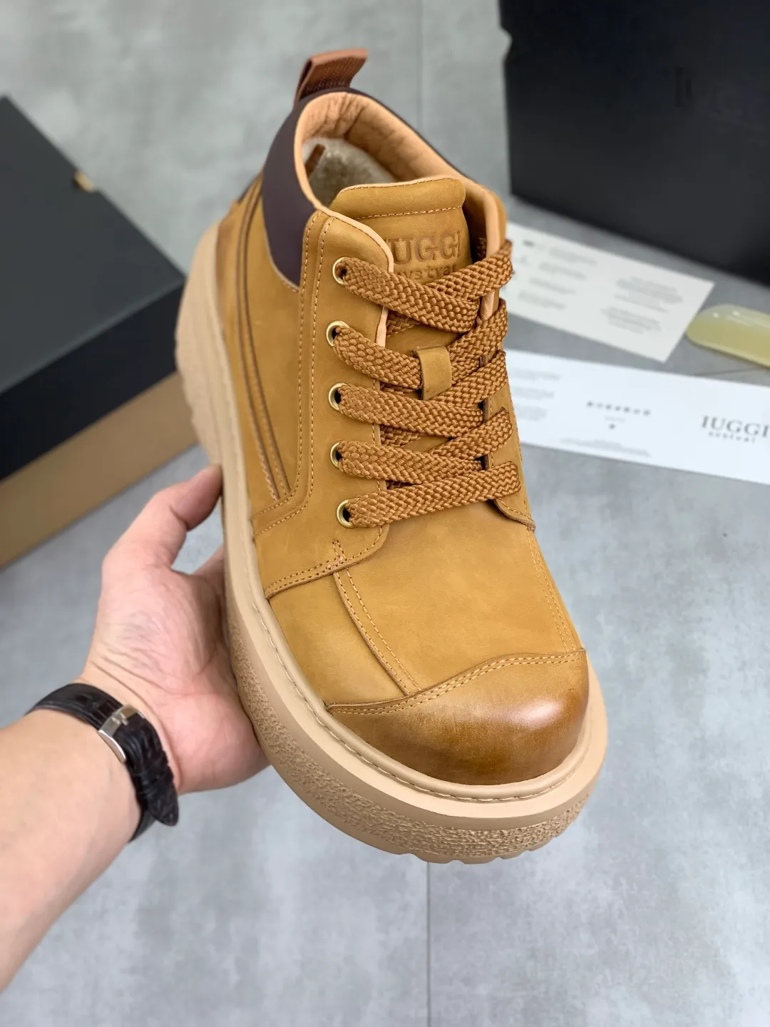 Men's men's shoes 💰P660 New arrival 🆕🆕🆕 IUGGI men's British style high-top large-toe work shoes new American retro genuine leather thick-soled board shoes lace-up mid-top short boots full genuine wool wear-resistant non-slip outsole fashion trend Size: 39-44 two colors